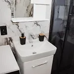 Apartment Monet Pale