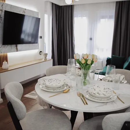 Monet Apartment Pale